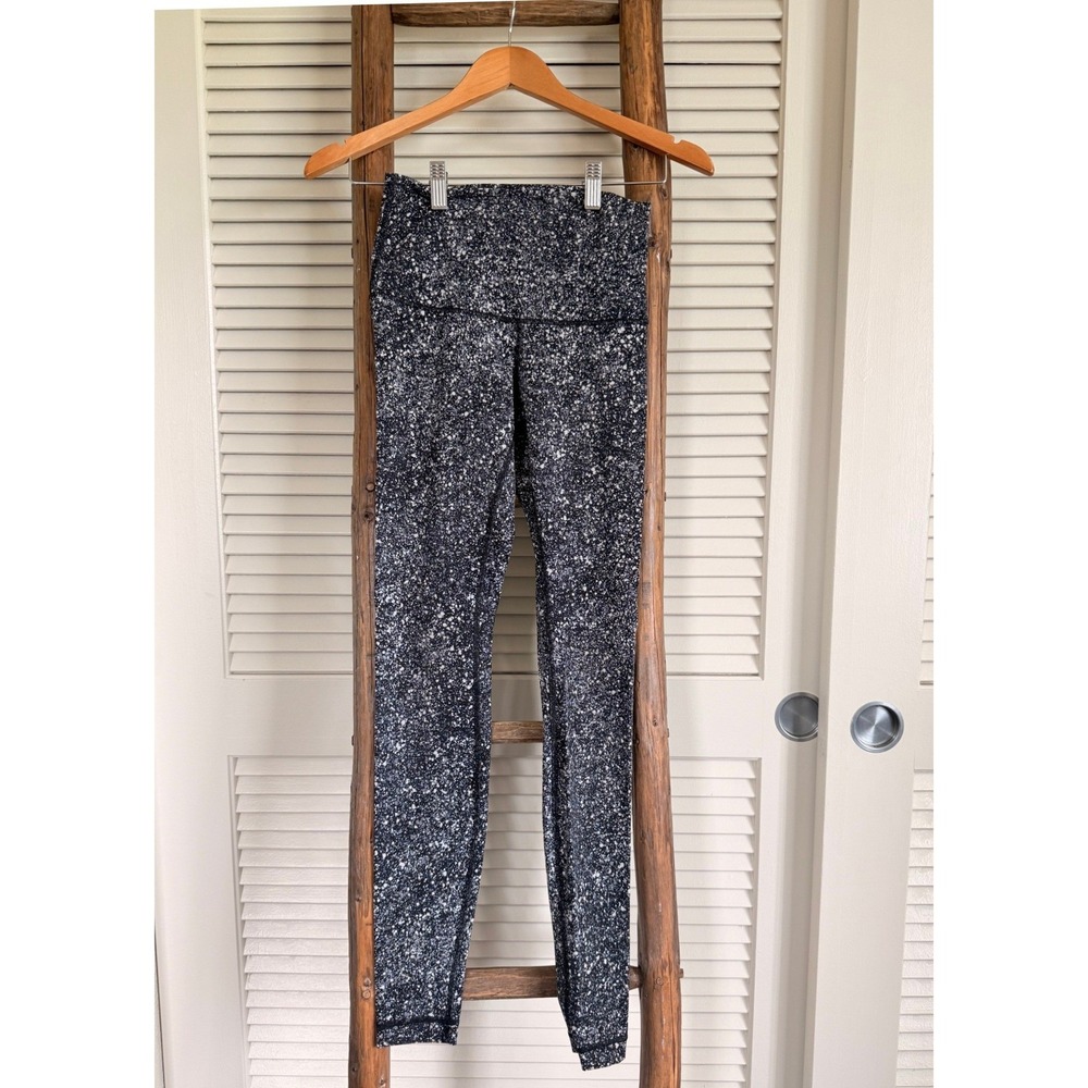 Lululemon high-rise leggings in‎ a striking black and white print